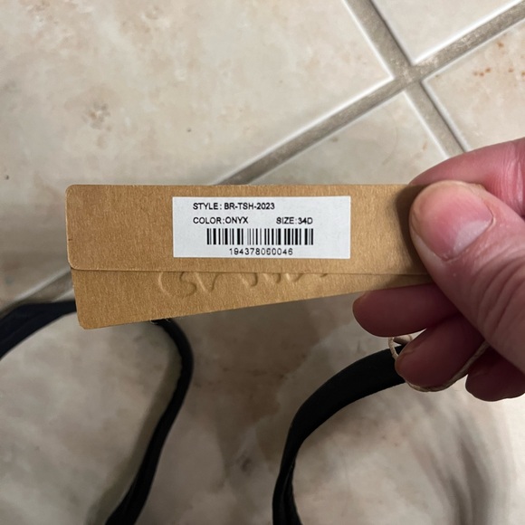 SKIMS Fits Everybody T-Shirt Bra - Picture 7 of 11